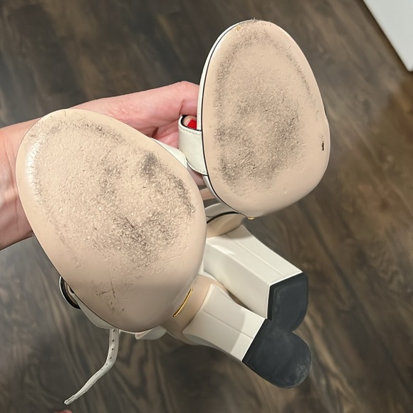 A thick heel balances these Gucci leather
sandals with a retro touch. - Picture 8 of 10